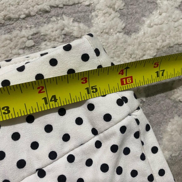 Chico’s So Slimming Brigitte Dot-Print Crops size 1 Pants Black And White Capri - Picture 4 of 6